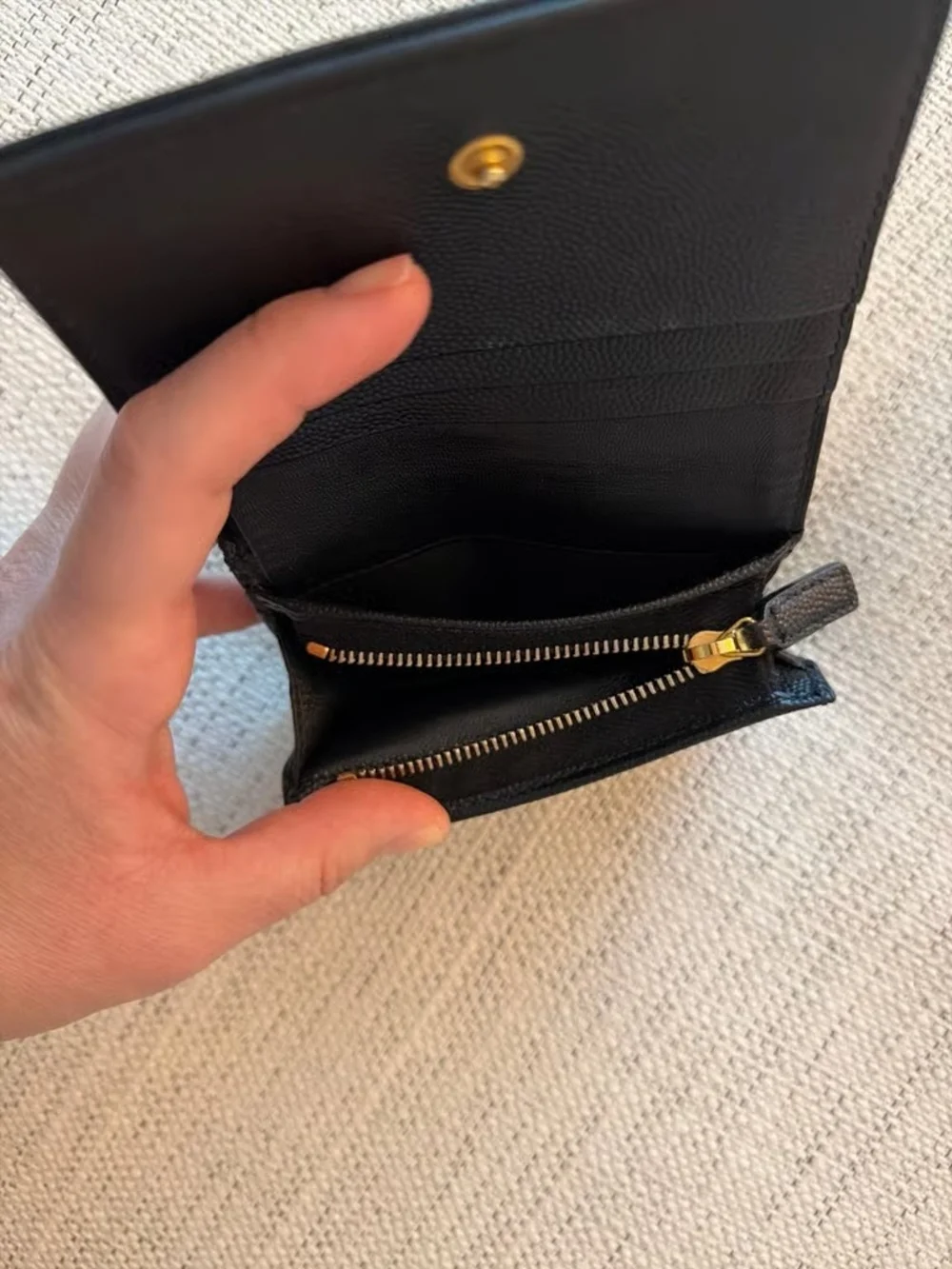 Yves Saint Laurent CASSANDRE MATELASSÉ FLAP CARD CASE IN GRAIN DE POUDRE LEATHER - Picture 5 of 8